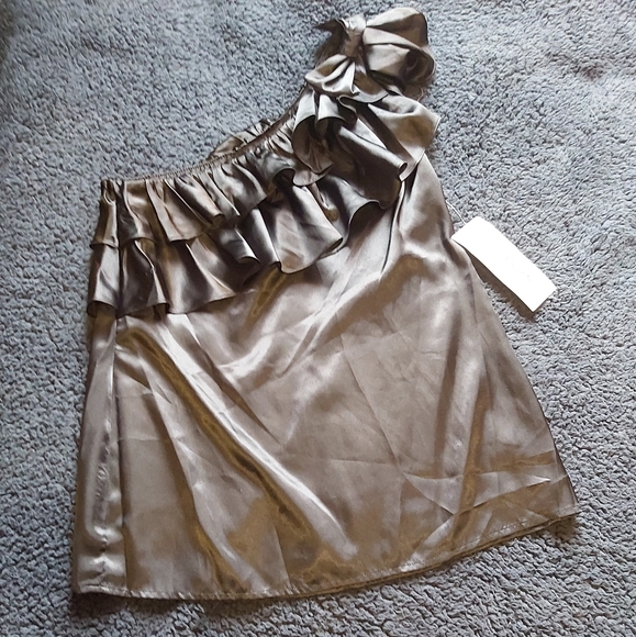2/$20 NWT Cute One-Shoulder Top - Picture 1 of 5